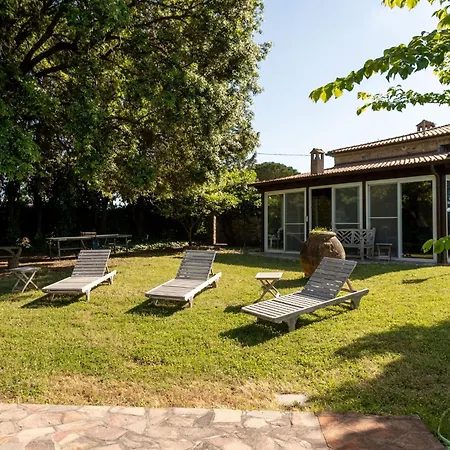 Casale Bianca Luce By Halldis Villa